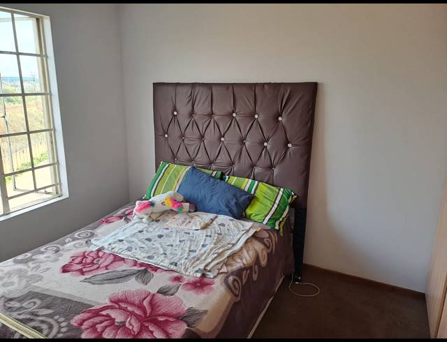 2 BEDROOM TOWNHOUSE FOR SALE IN CASTLEVIEW